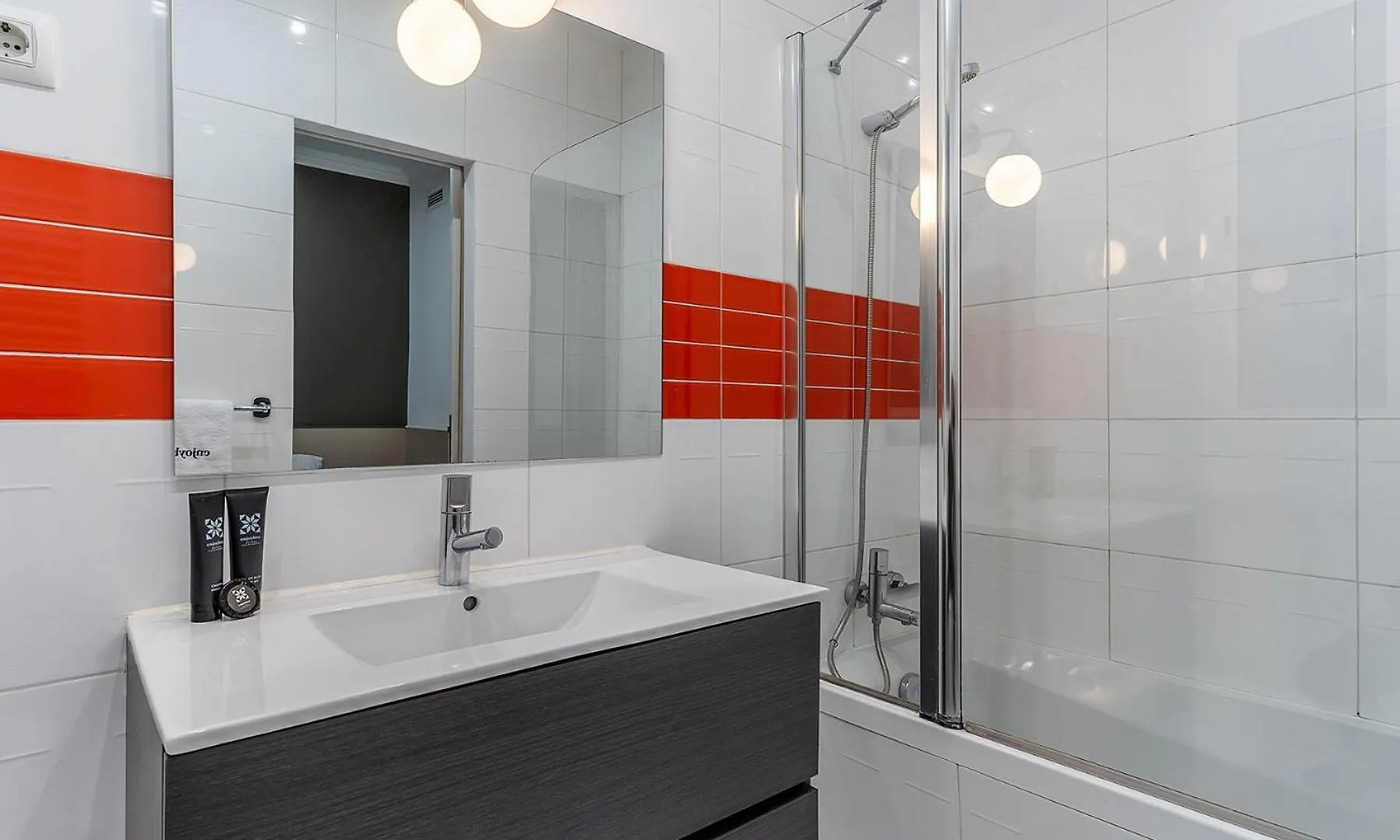 Enjoybcn Tapies Apartment Barcelona